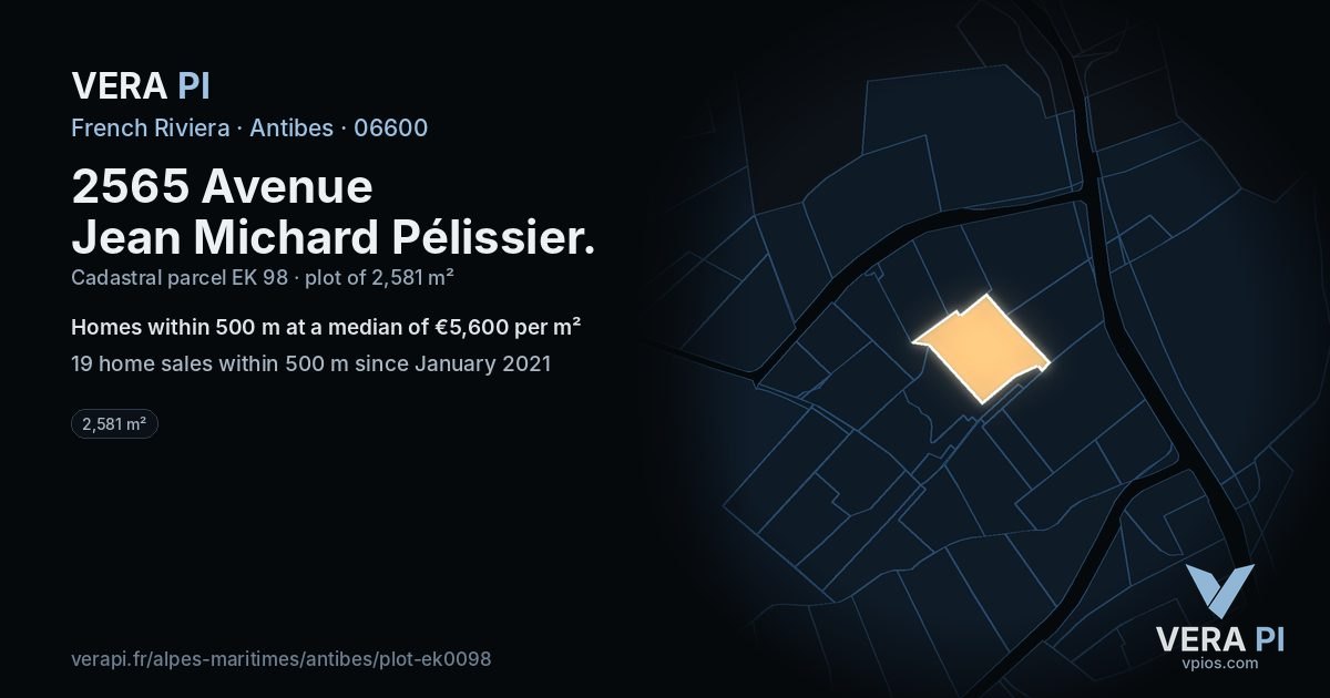 2565 Avenue Jean Michard Pélissier, Antibes at night – the plot lit, the parcels around coloured by the prices near them