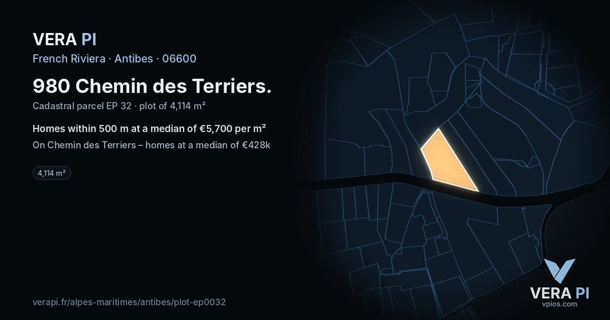 980 Chemin des Terriers, Antibes at night – the plot lit, the parcels around coloured by the prices near them