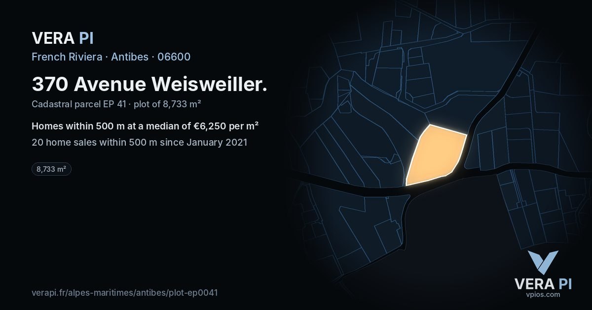 370 Avenue Weisweiller, Antibes at night – the plot lit, the parcels around coloured by the prices near them