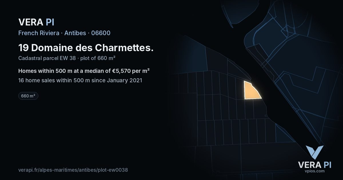 19 Domaine des Charmettes, Antibes at night – the plot lit, the parcels around coloured by the prices near them