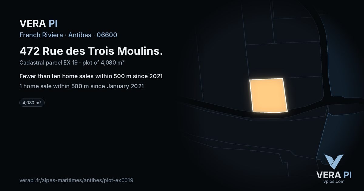 472 Rue des Trois Moulins, Antibes at night – the plot lit, the parcels around coloured by the prices near them