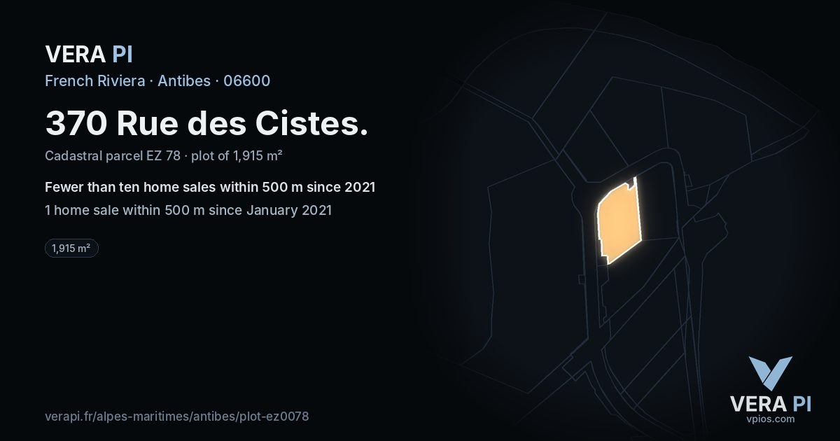 370 Rue des Cistes, Antibes at night – the plot lit, the parcels around coloured by the prices near them