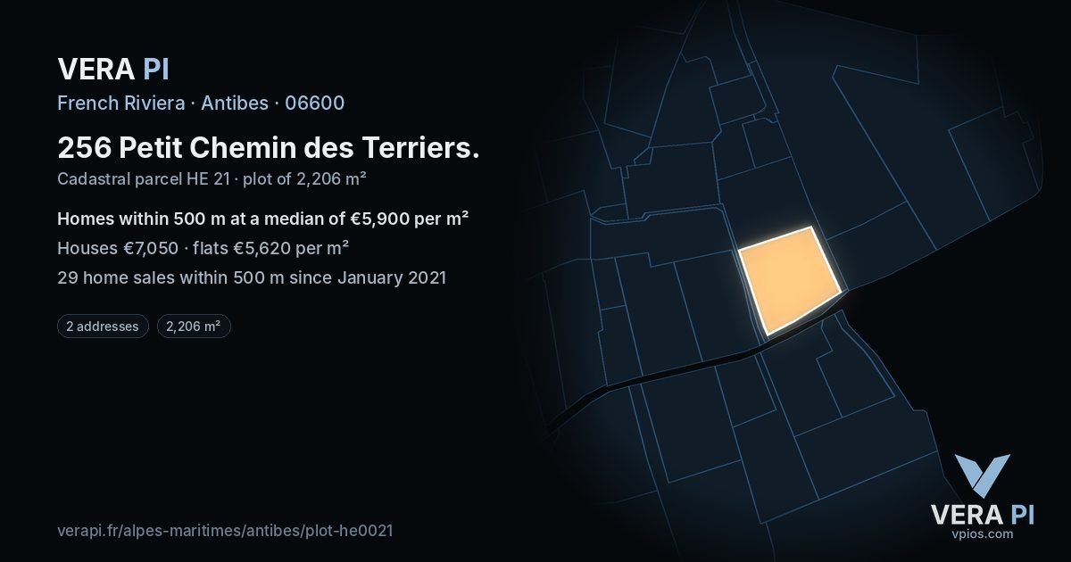 256 Petit Chemin des Terriers, Antibes at night – the plot lit, the parcels around coloured by the prices near them