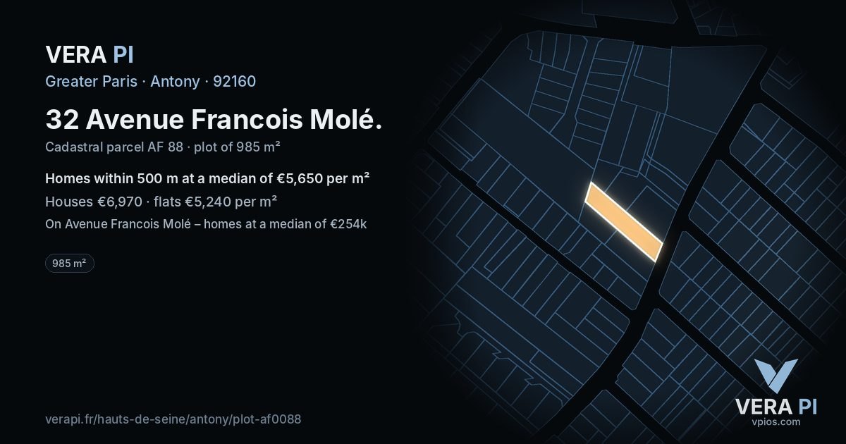 32 Avenue Francois Molé, Antony at night – the plot lit, the parcels around coloured by the prices near them