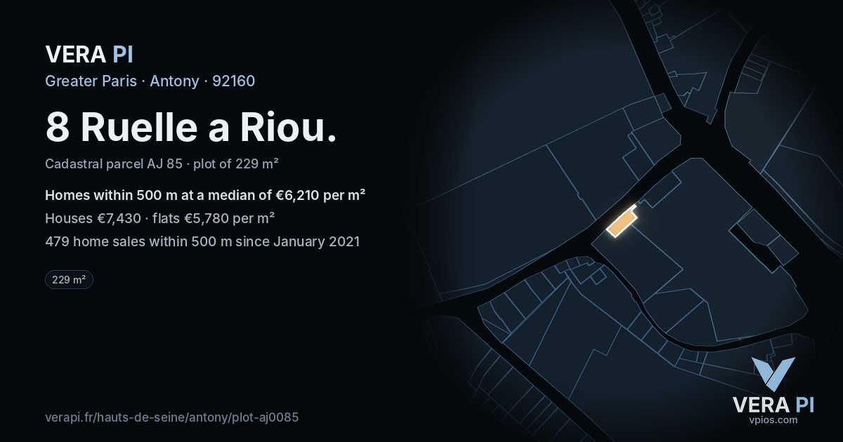 8 Ruelle a Riou, Antony at night – the plot lit, the parcels around coloured by the prices near them