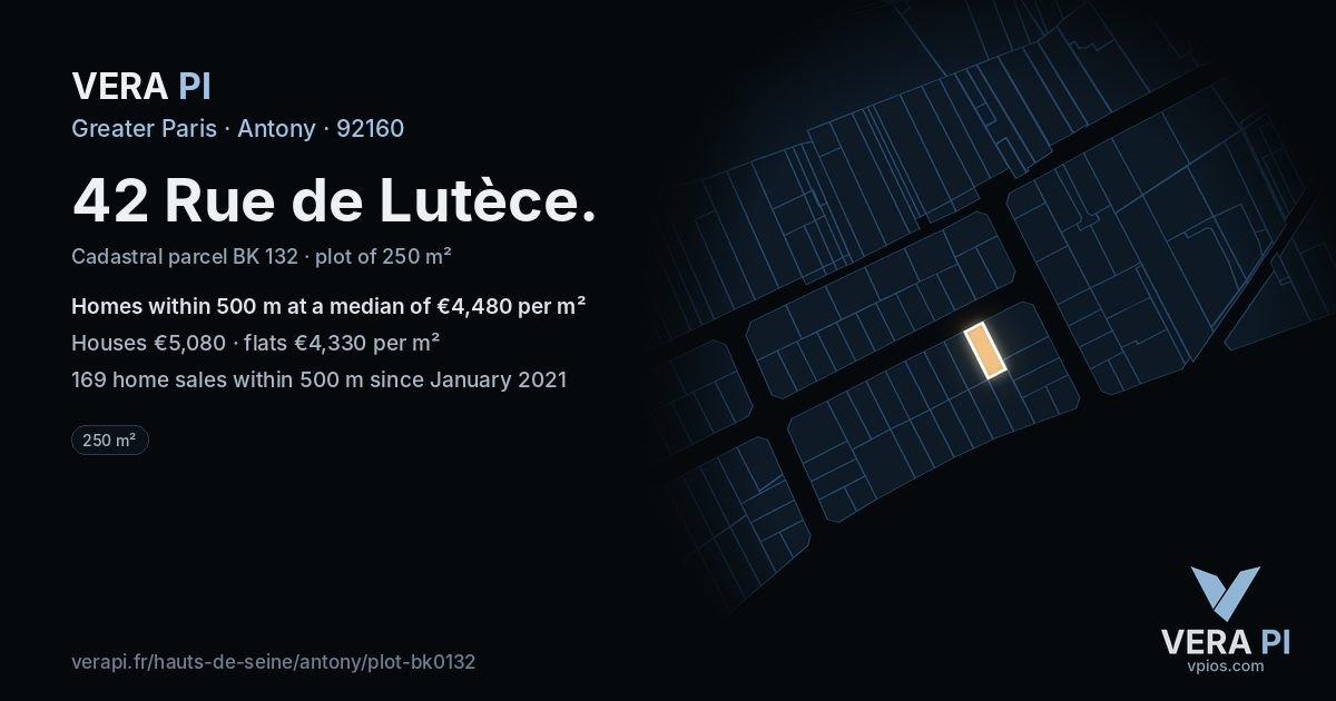 42 Rue de Lutèce, Antony at night – the plot lit, the parcels around coloured by the prices near them
