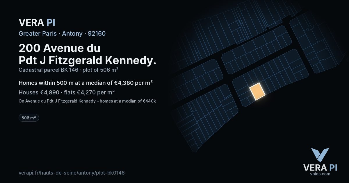 200 Avenue du Pdt J Fitzgerald Kennedy, Antony at night – the plot lit, the parcels around coloured by the prices near them
