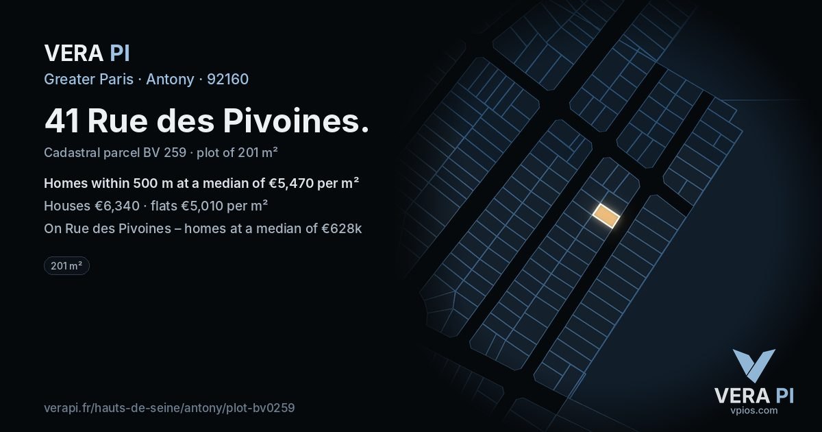 41 Rue des Pivoines, Antony at night – the plot lit, the parcels around coloured by the prices near them