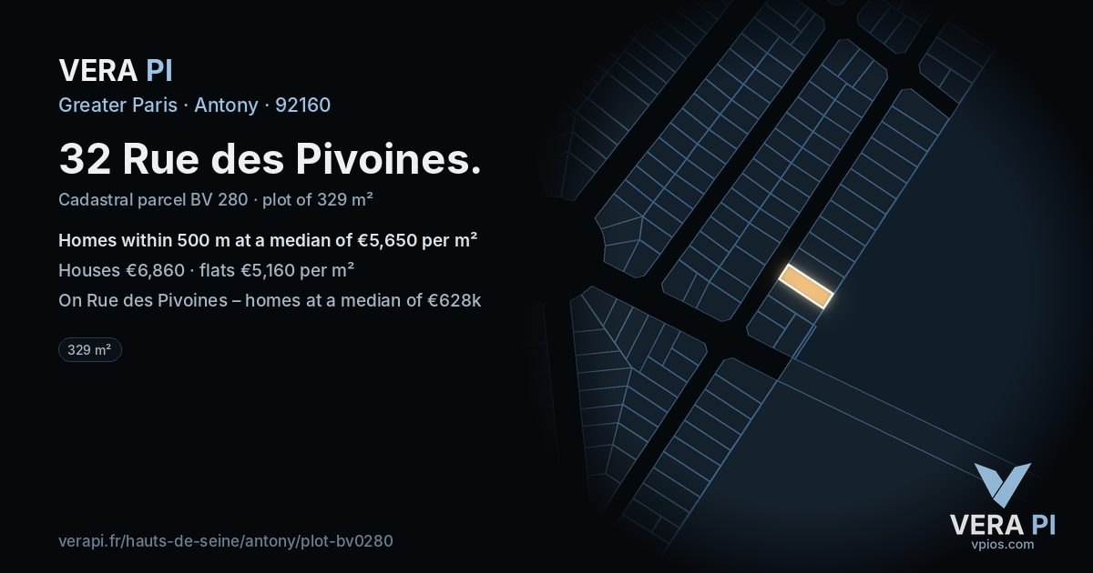 32 Rue des Pivoines, Antony at night – the plot lit, the parcels around coloured by the prices near them