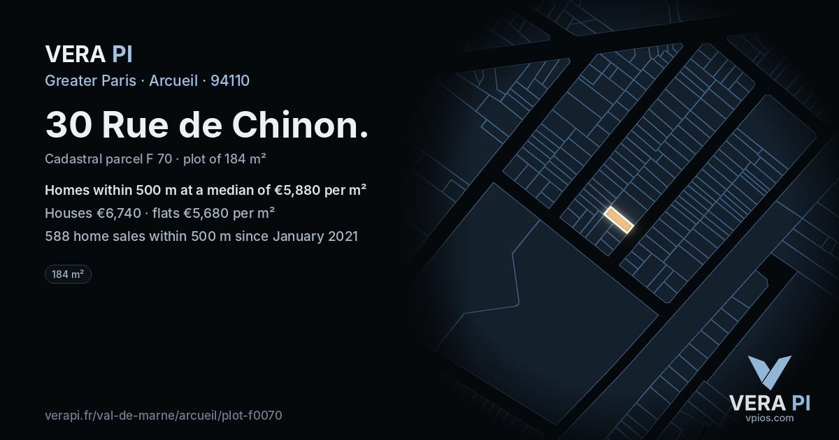 30 Rue de Chinon, Arcueil at night – the plot lit, the parcels around coloured by the prices near them
