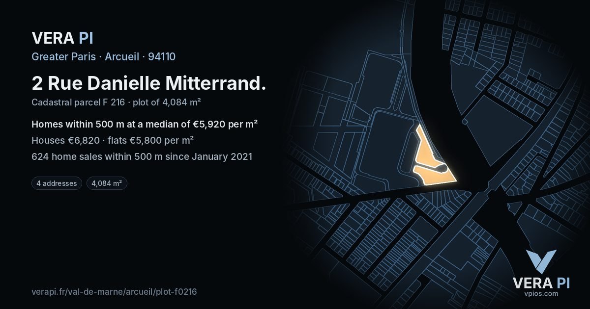 2 Rue Danielle Mitterrand, Arcueil at night – the plot lit, the parcels around coloured by the prices near them