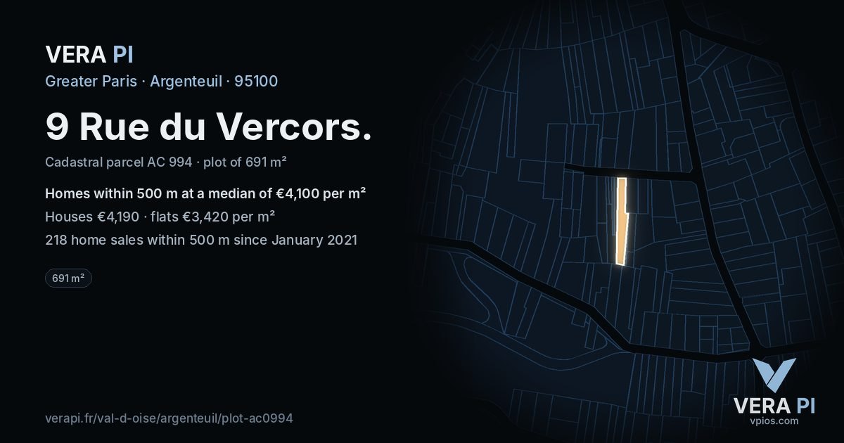 9 Rue du Vercors, Argenteuil at night – the plot lit, the parcels around coloured by the prices near them