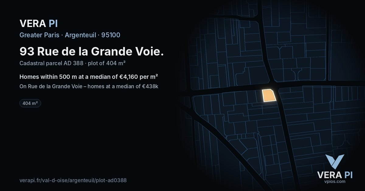 93 Rue de la Grande Voie, Argenteuil at night – the plot lit, the parcels around coloured by the prices near them