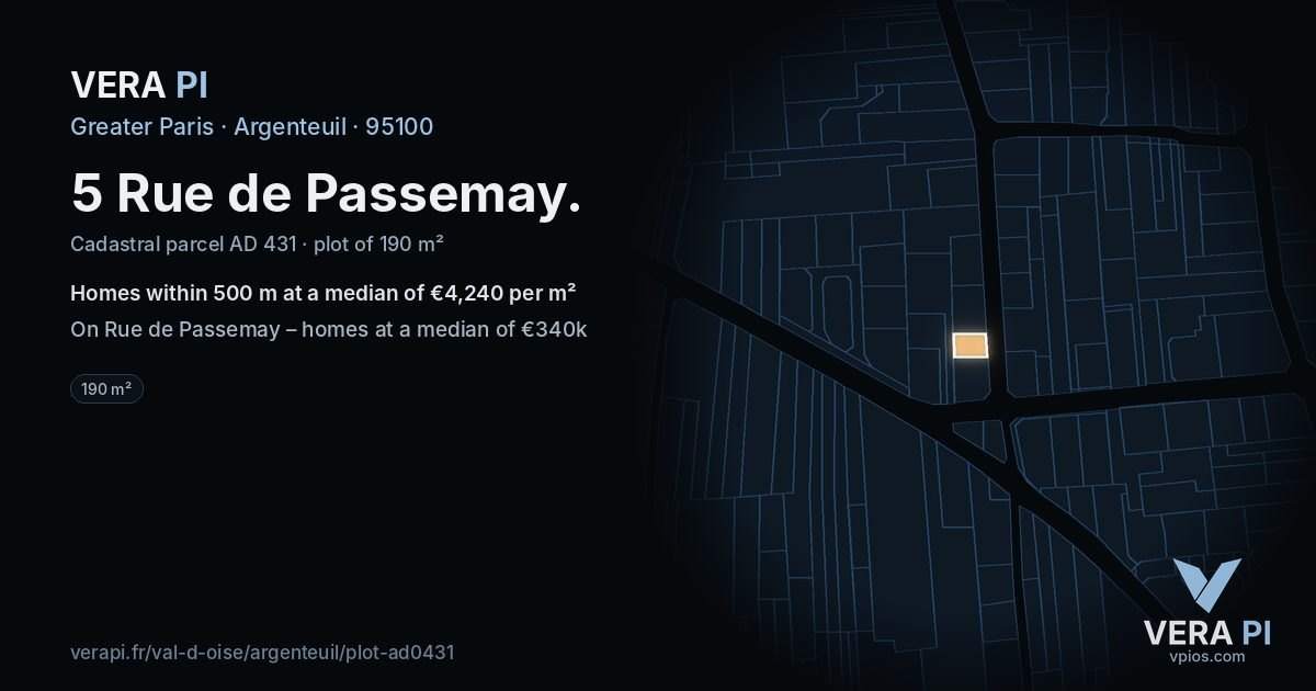 5 Rue de Passemay, Argenteuil at night – the plot lit, the parcels around coloured by the prices near them