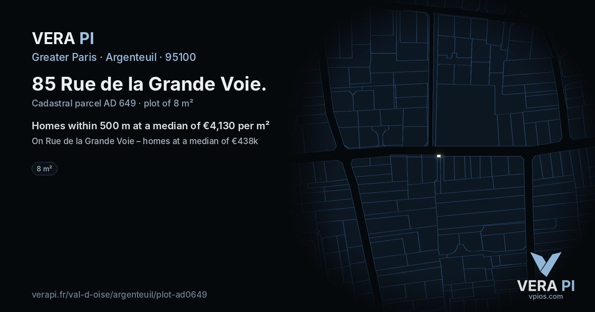 85 Rue de la Grande Voie, Argenteuil at night – the plot lit, the parcels around coloured by the prices near them