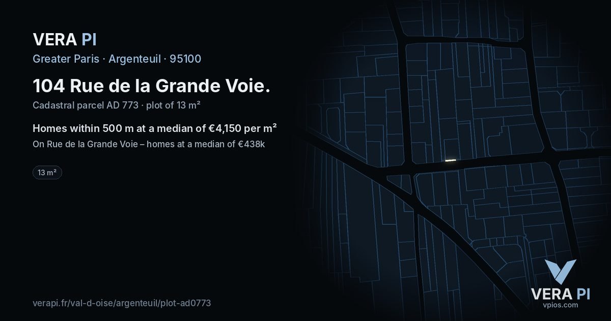 104 Rue de la Grande Voie, Argenteuil at night – the plot lit, the parcels around coloured by the prices near them