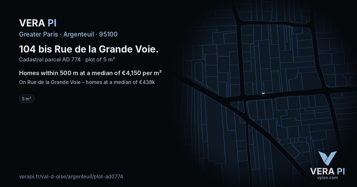 104 bis Rue de la Grande Voie, Argenteuil at night – the plot lit, the parcels around coloured by the prices near them