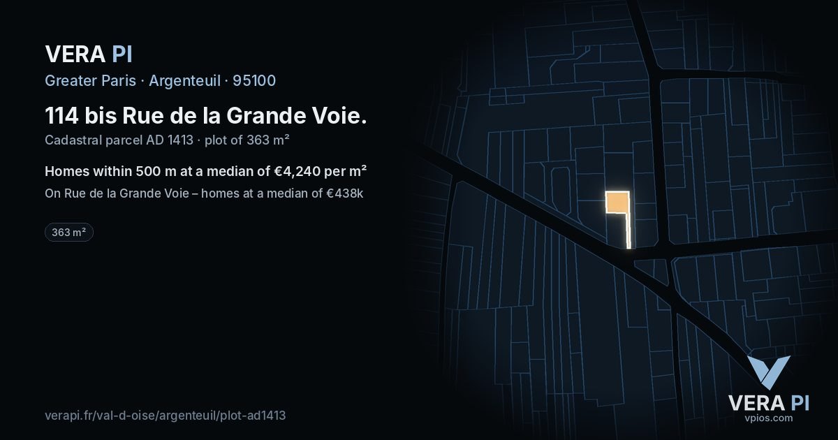 114 bis Rue de la Grande Voie, Argenteuil at night – the plot lit, the parcels around coloured by the prices near them