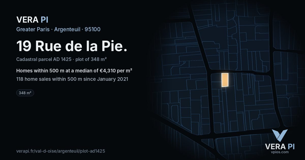 19 Rue de la Pie, Argenteuil at night – the plot lit, the parcels around coloured by the prices near them