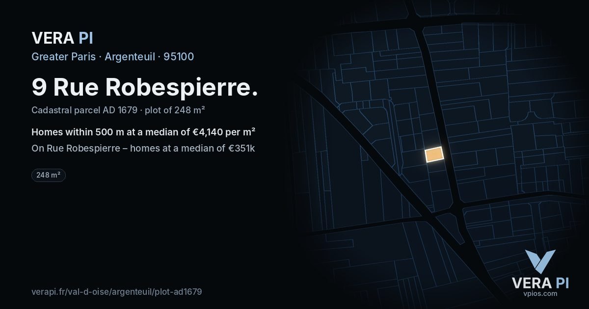 9 Rue Robespierre, Argenteuil at night – the plot lit, the parcels around coloured by the prices near them