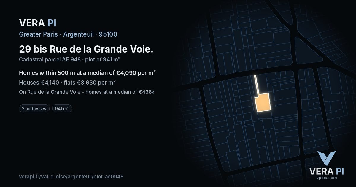 29 bis Rue de la Grande Voie, Argenteuil at night – the plot lit, the parcels around coloured by the prices near them