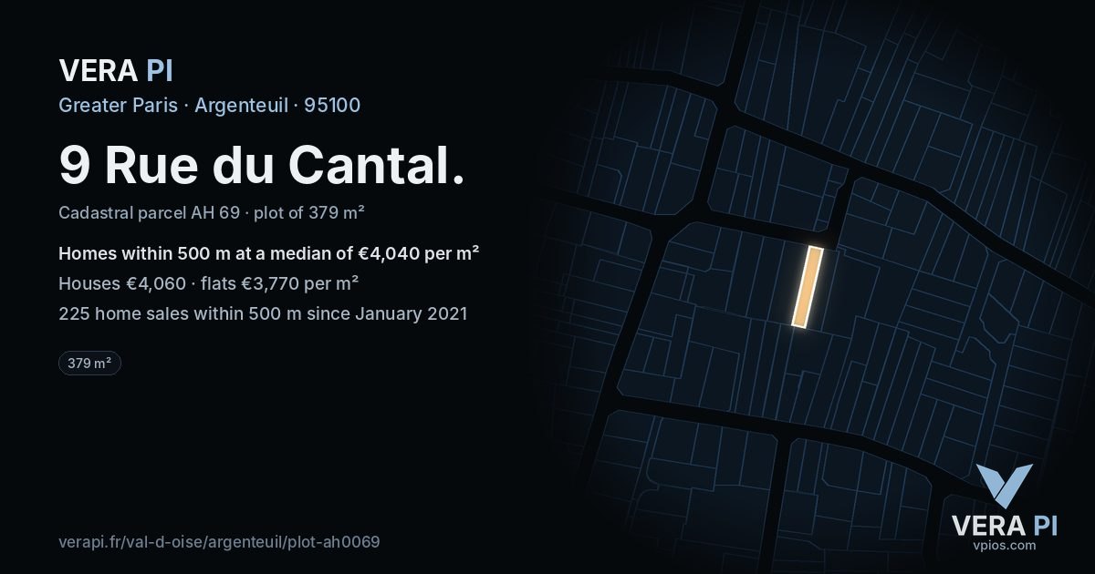 9 Rue du Cantal, Argenteuil at night – the plot lit, the parcels around coloured by the prices near them
