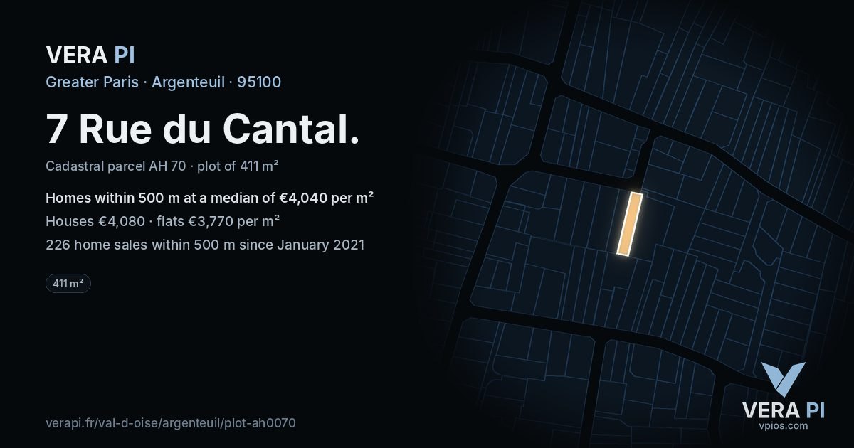 7 Rue du Cantal, Argenteuil at night – the plot lit, the parcels around coloured by the prices near them