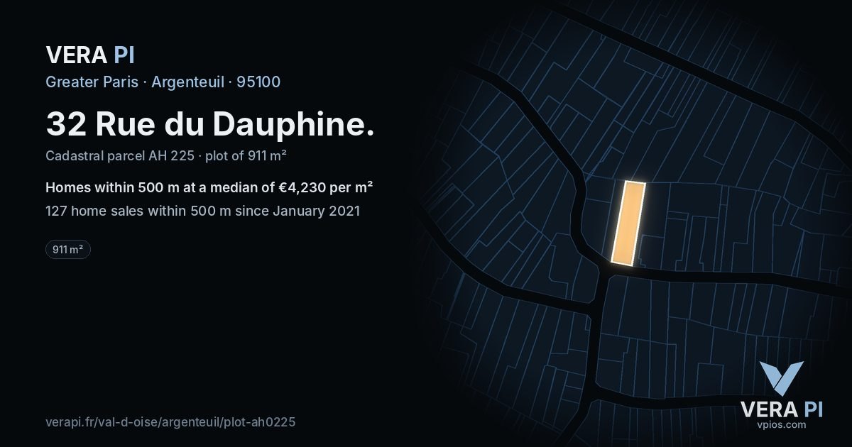 32 Rue du Dauphine, Argenteuil at night – the plot lit, the parcels around coloured by the prices near them