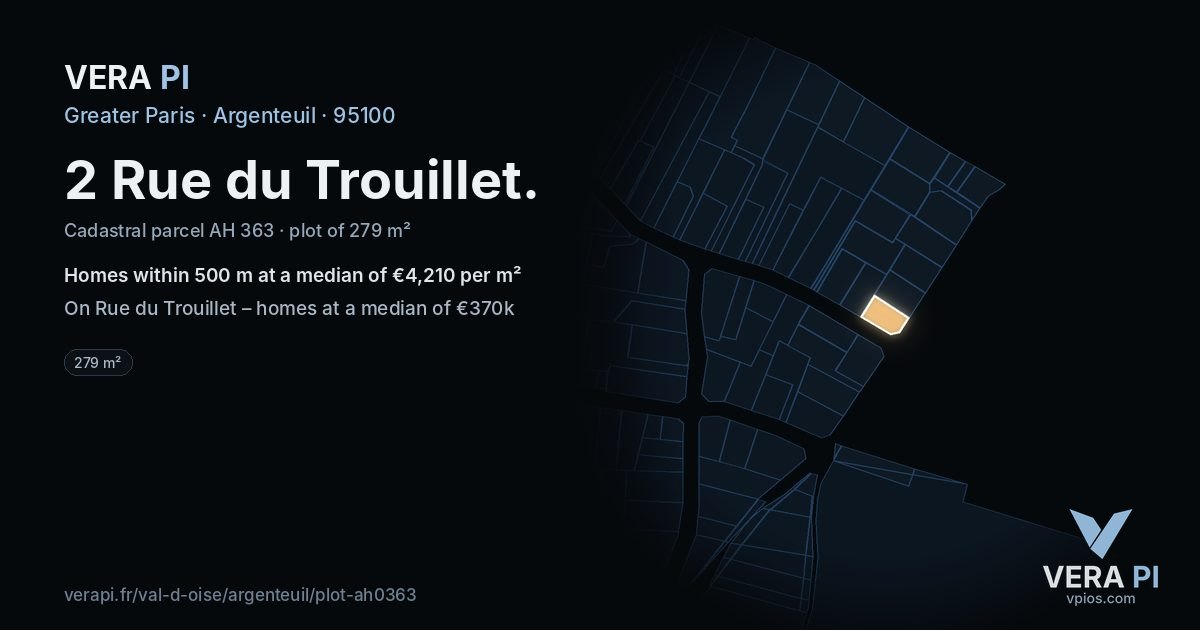 2 Rue du Trouillet, Argenteuil at night – the plot lit, the parcels around coloured by the prices near them