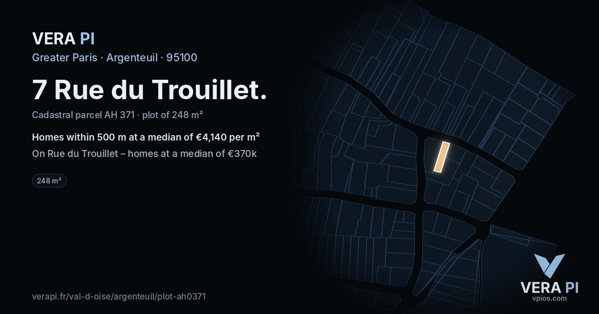 7 Rue du Trouillet, Argenteuil at night – the plot lit, the parcels around coloured by the prices near them