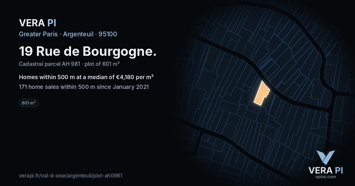 19 Rue de Bourgogne, Argenteuil at night – the plot lit, the parcels around coloured by the prices near them