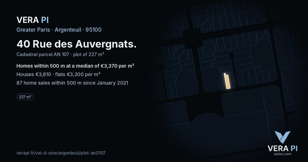 40 Rue des Auvergnats, Argenteuil at night – the plot lit, the parcels around coloured by the prices near them