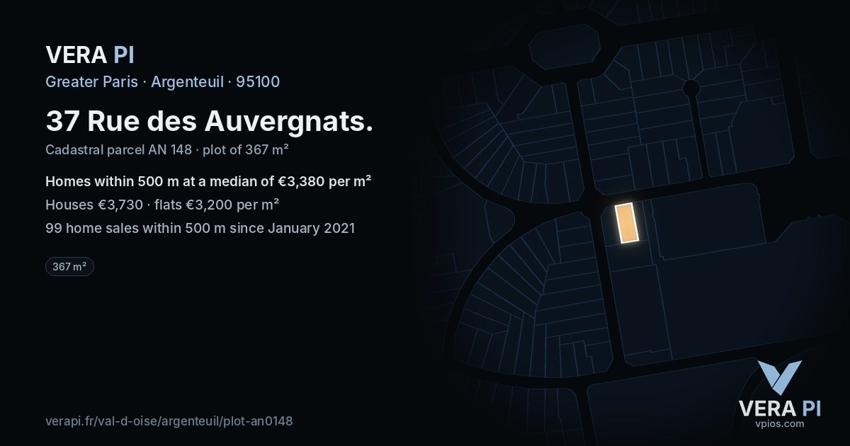 37 Rue des Auvergnats, Argenteuil at night – the plot lit, the parcels around coloured by the prices near them