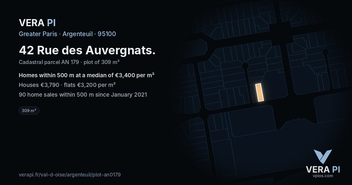 42 Rue des Auvergnats, Argenteuil at night – the plot lit, the parcels around coloured by the prices near them