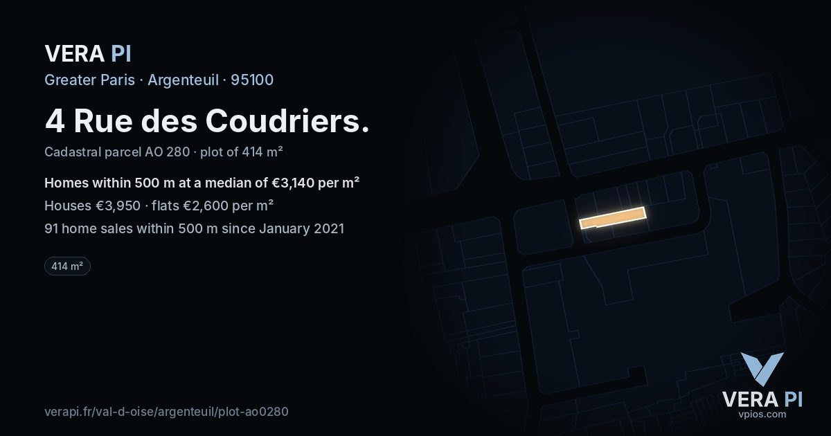 4 Rue des Coudriers, Argenteuil at night – the plot lit, the parcels around coloured by the prices near them