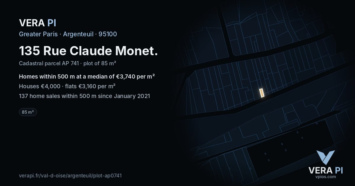 135 Rue Claude Monet, Argenteuil at night – the plot lit, the parcels around coloured by the prices near them