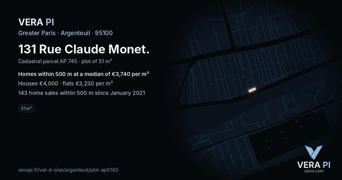 131 Rue Claude Monet, Argenteuil at night – the plot lit, the parcels around coloured by the prices near them