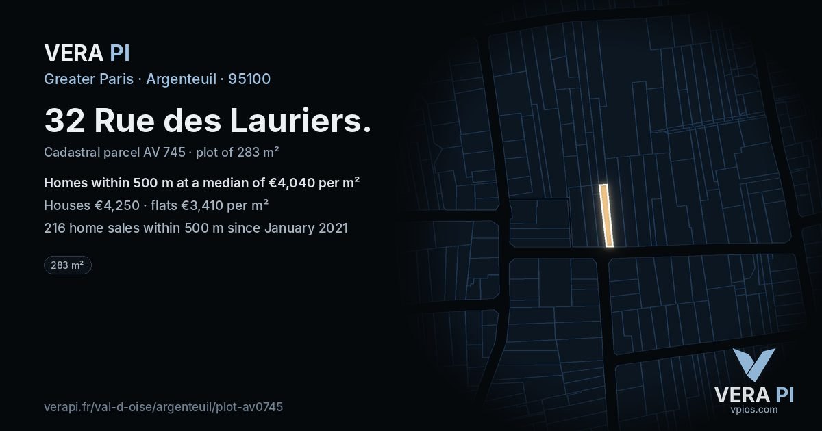 32 Rue des Lauriers, Argenteuil at night – the plot lit, the parcels around coloured by the prices near them