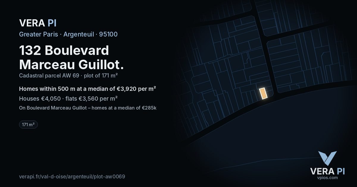 132 Boulevard Marceau Guillot, Argenteuil at night – the plot lit, the parcels around coloured by the prices near them