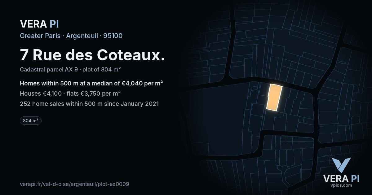 7 Rue des Coteaux, Argenteuil at night – the plot lit, the parcels around coloured by the prices near them
