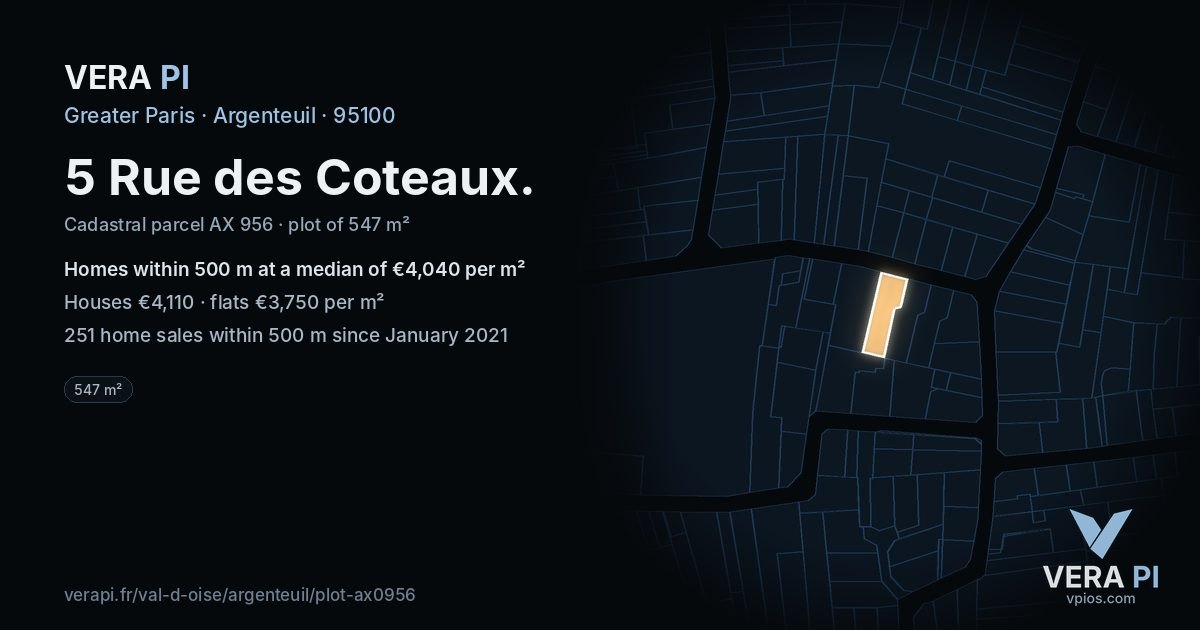5 Rue des Coteaux, Argenteuil at night – the plot lit, the parcels around coloured by the prices near them