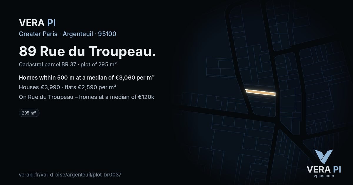 89 Rue du Troupeau, Argenteuil at night – the plot lit, the parcels around coloured by the prices near them