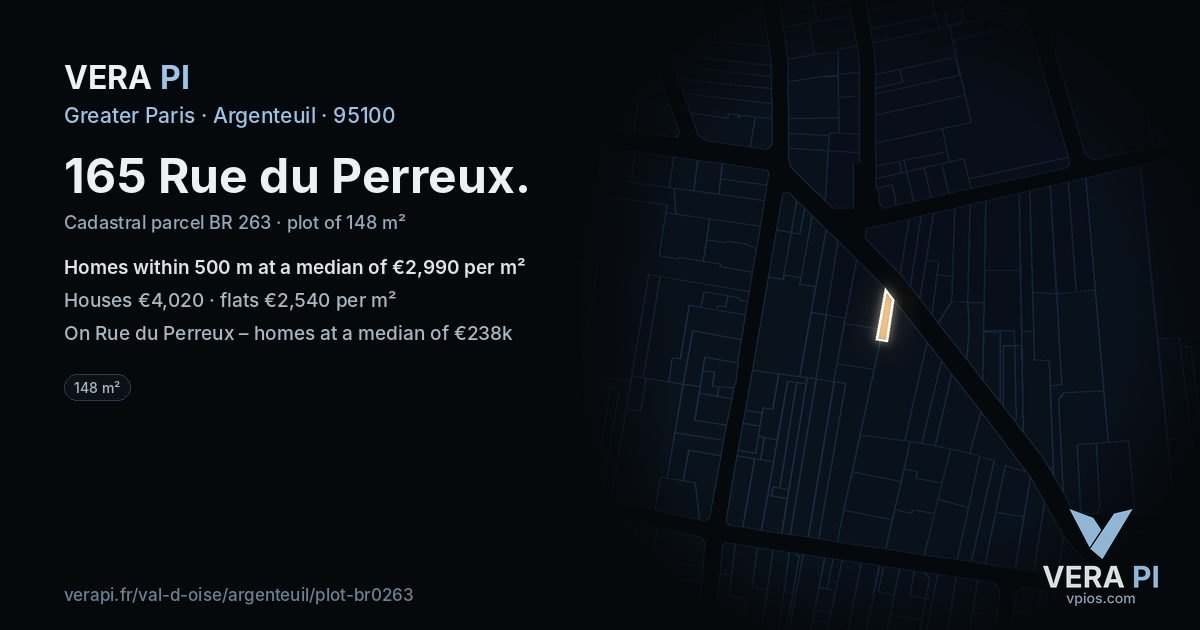 165 Rue du Perreux, Argenteuil at night – the plot lit, the parcels around coloured by the prices near them