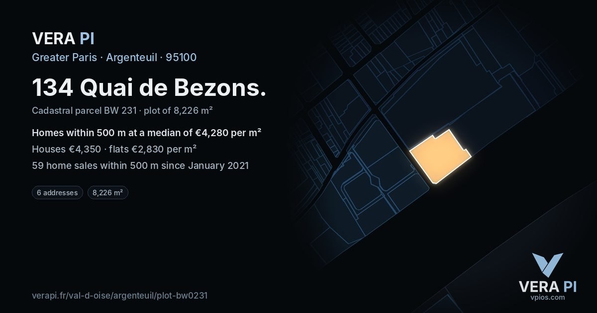 134 Quai de Bezons, Argenteuil at night – the plot lit, the parcels around coloured by the prices near them