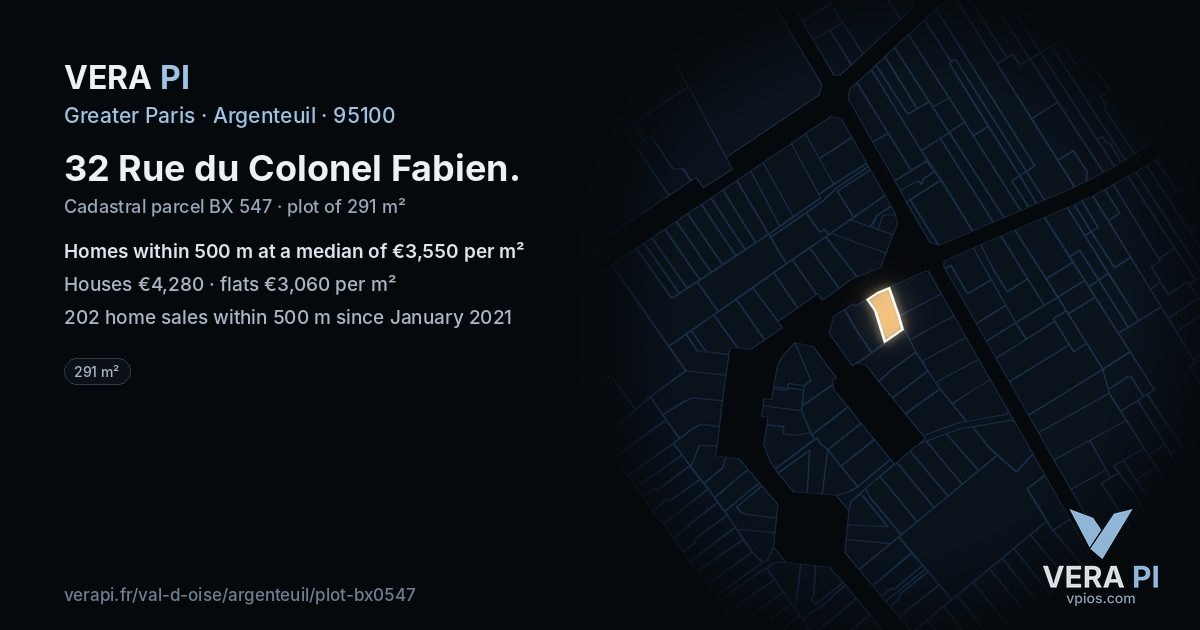 32 Rue du Colonel Fabien, Argenteuil at night – the plot lit, the parcels around coloured by the prices near them