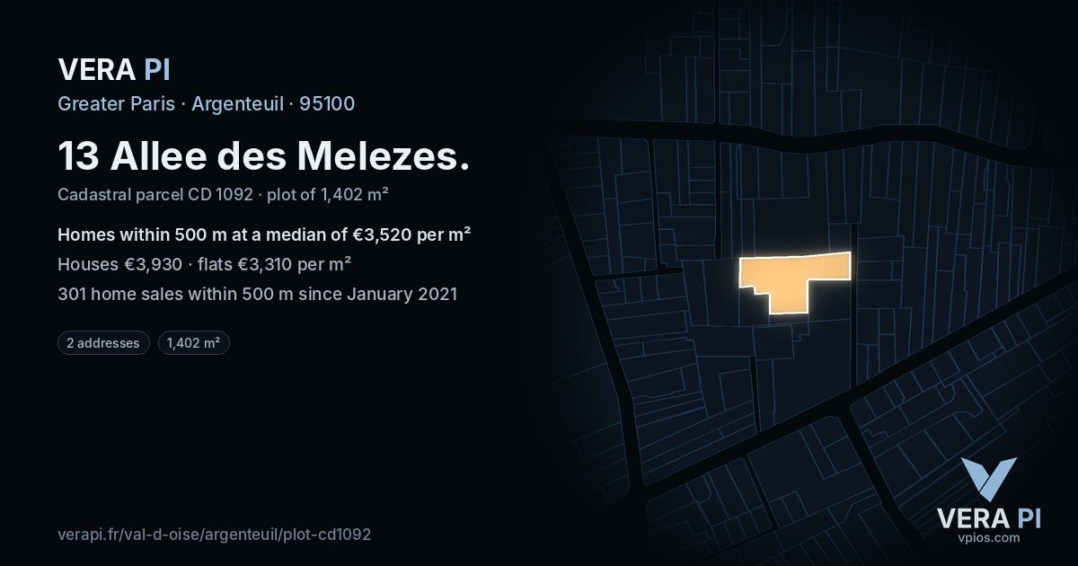 13 Allee des Melezes, Argenteuil at night – the plot lit, the parcels around coloured by the prices near them