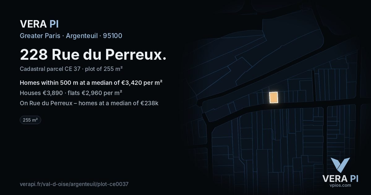 228 Rue du Perreux, Argenteuil at night – the plot lit, the parcels around coloured by the prices near them