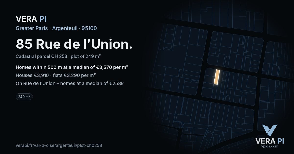 85 Rue de l’Union, Argenteuil at night – the plot lit, the parcels around coloured by the prices near them