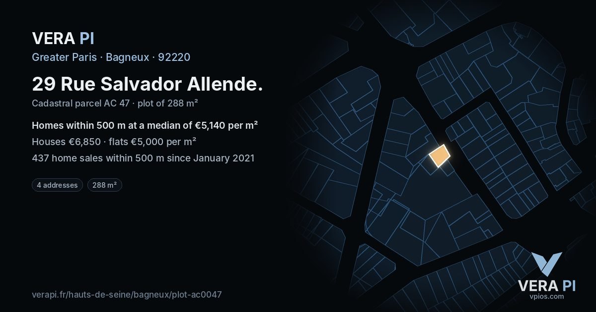 29 Rue Salvador Allende, Bagneux at night – the plot lit, the parcels around coloured by the prices near them