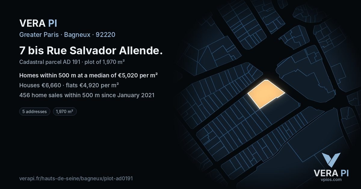 7 bis Rue Salvador Allende, Bagneux at night – the plot lit, the parcels around coloured by the prices near them